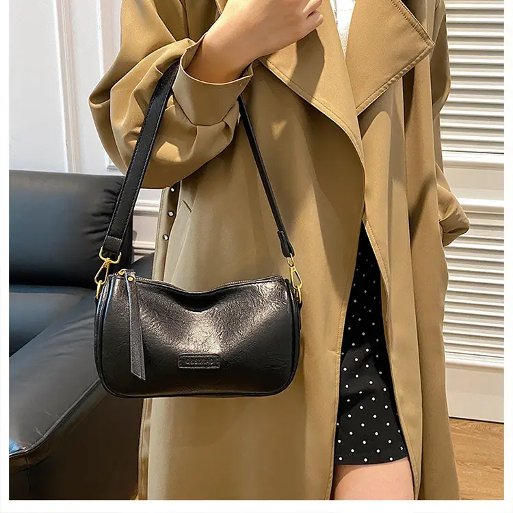 Vintage Black Leather Shoulder Bag for Women 2024 — feature 15