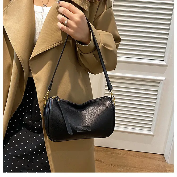 Vintage Black Leather Shoulder Bag for Women 2024 — feature 17