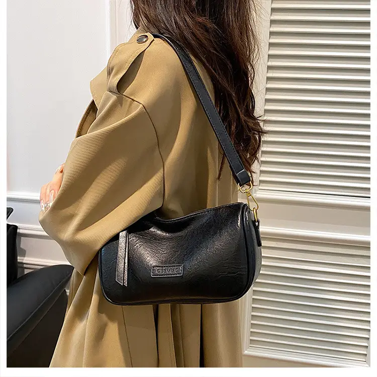 Vintage Black Leather Shoulder Bag for Women 2024 — feature 18
