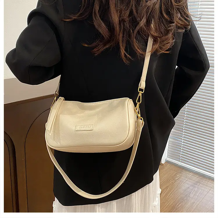 Vintage Black Leather Shoulder Bag for Women 2024 — feature 19