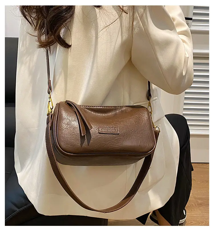 Vintage Black Leather Shoulder Bag for Women 2024 — feature 2