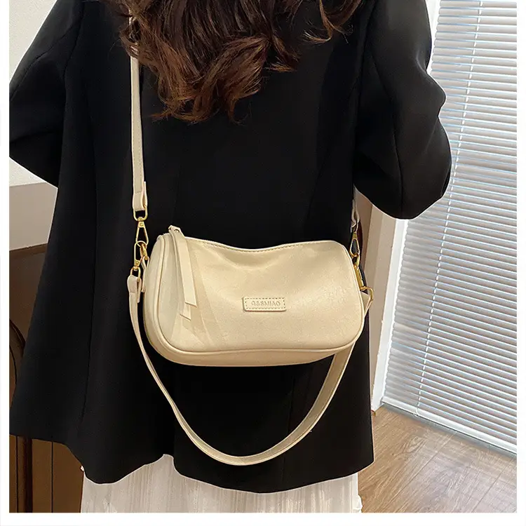 Vintage Black Leather Shoulder Bag for Women 2024 — feature 20