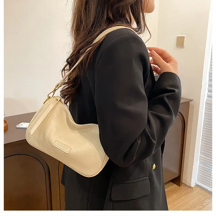 Vintage Black Leather Shoulder Bag for Women 2024 — feature 22