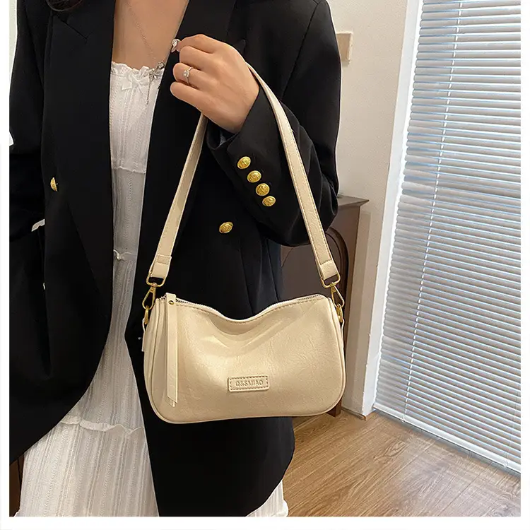 Vintage Black Leather Shoulder Bag for Women 2024 — feature 24
