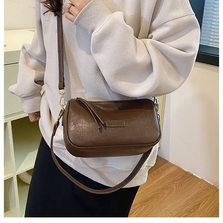 Vintage Black Leather Shoulder Bag for Women 2024 — feature 25