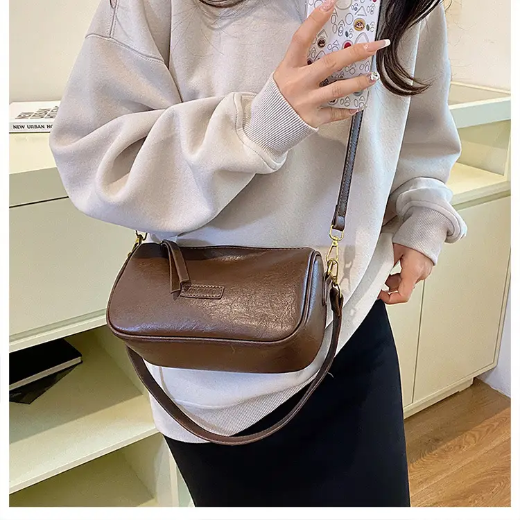 Vintage Black Leather Shoulder Bag for Women 2024 — feature 26