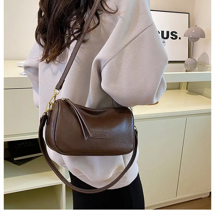 Vintage Black Leather Shoulder Bag for Women 2024 — feature 27