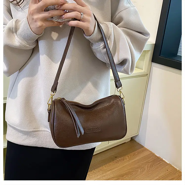 Vintage Black Leather Shoulder Bag for Women 2024 — feature 28