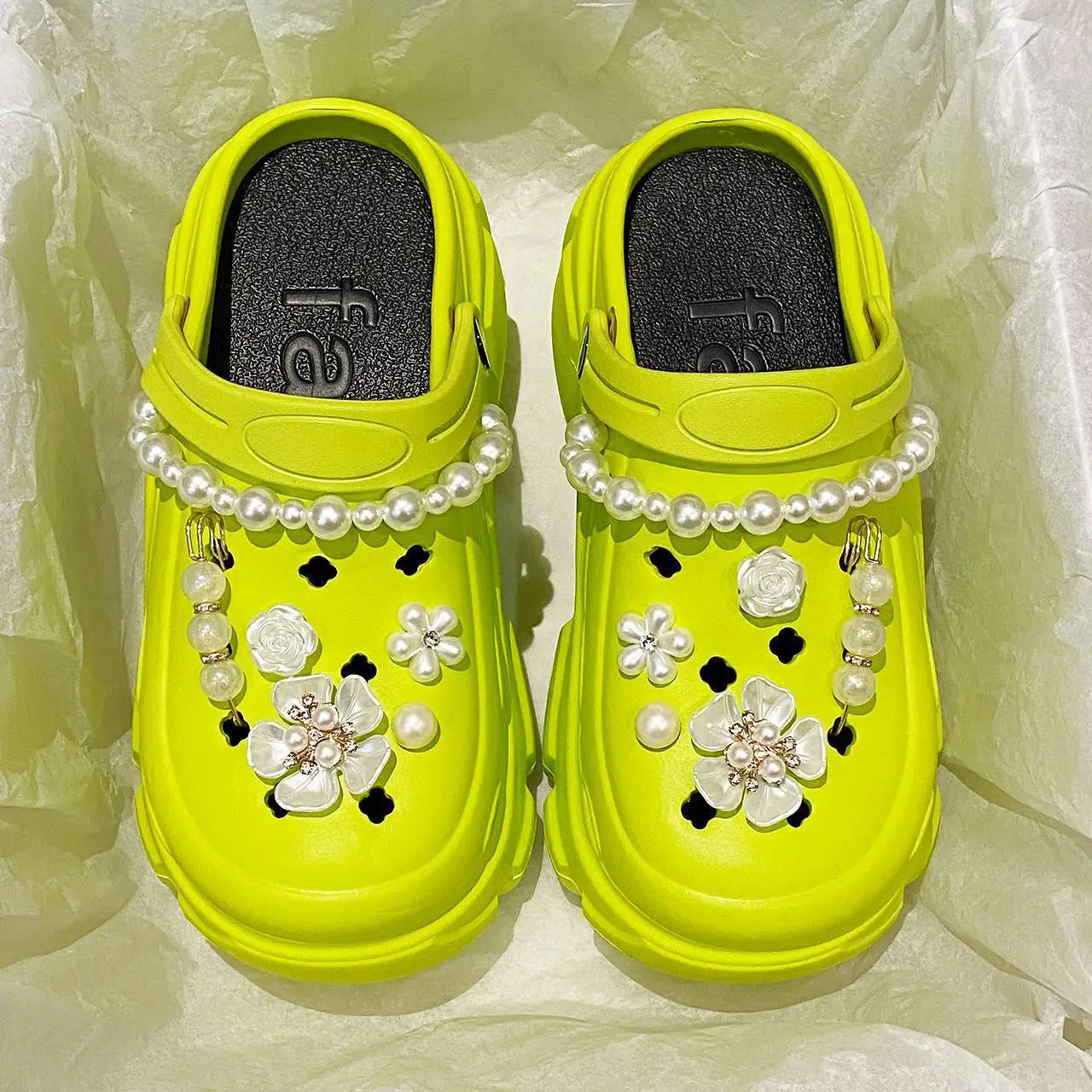 Women's Neon Pearl Decorated Thick Sandals - Image 3