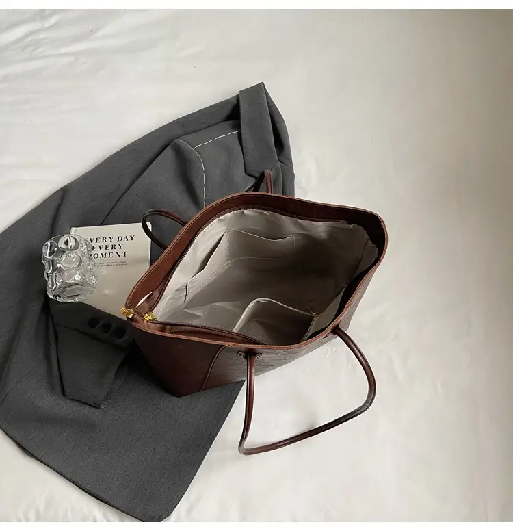 Women Large Capacity Tan Tote Bag 2026 Casual Commuter — feature 21