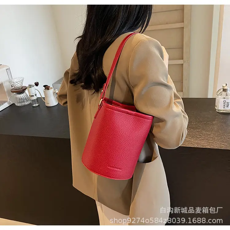 Women's Brown Leather Crossbody Bag 2026 New Trendy Retro — feature 1