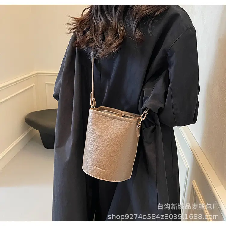 Women's Brown Leather Crossbody Bag 2026 New Trendy Retro — feature 16