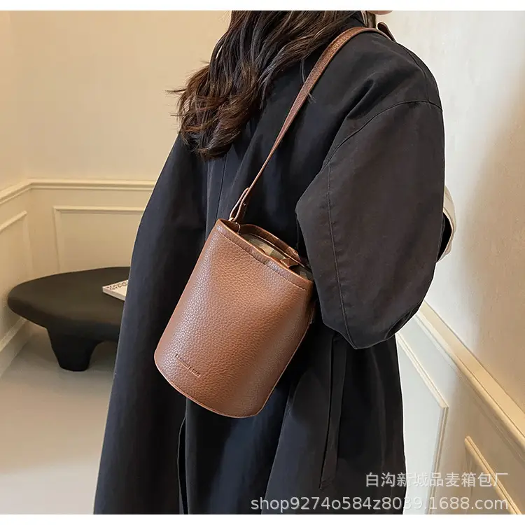 Women's Brown Leather Crossbody Bag 2026 New Trendy Retro — feature 18