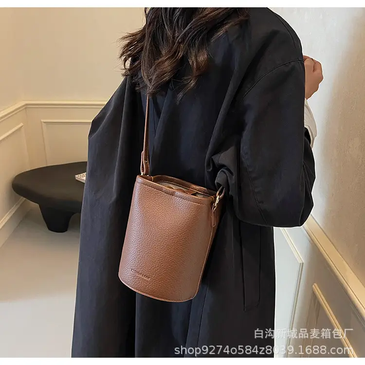 Women's Brown Leather Crossbody Bag 2026 New Trendy Retro — feature 19