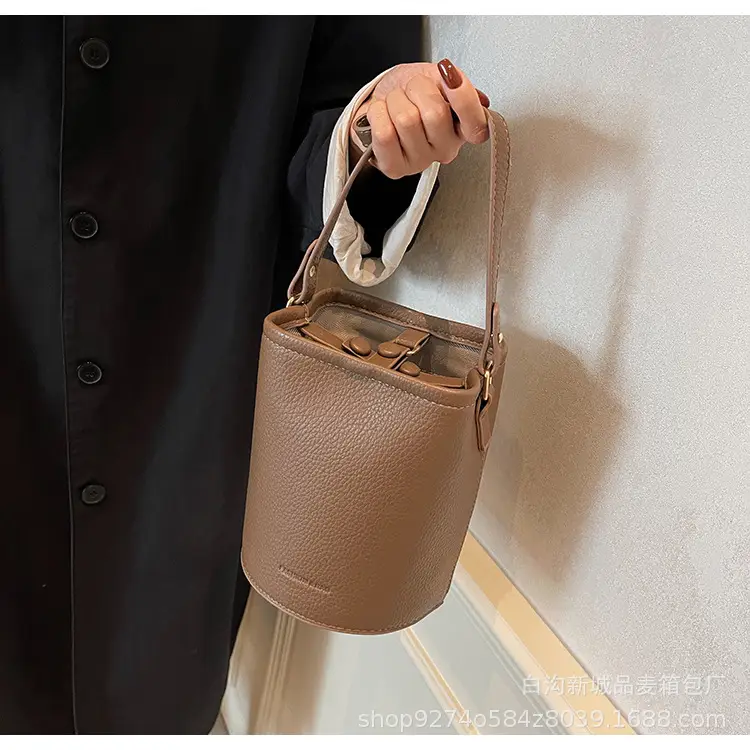 Women's Brown Leather Crossbody Bag 2026 New Trendy Retro — feature 21