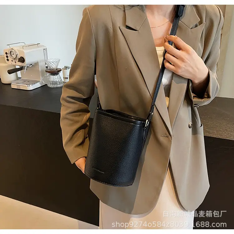Women's Brown Leather Crossbody Bag 2026 New Trendy Retro — feature 23