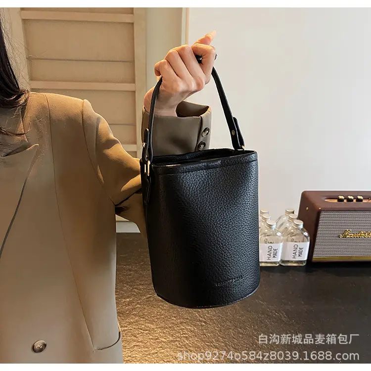 Women's Brown Leather Crossbody Bag 2026 New Trendy Retro — feature 25