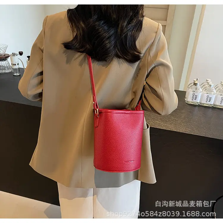 Women's Brown Leather Crossbody Bag 2026 New Trendy Retro — feature 27