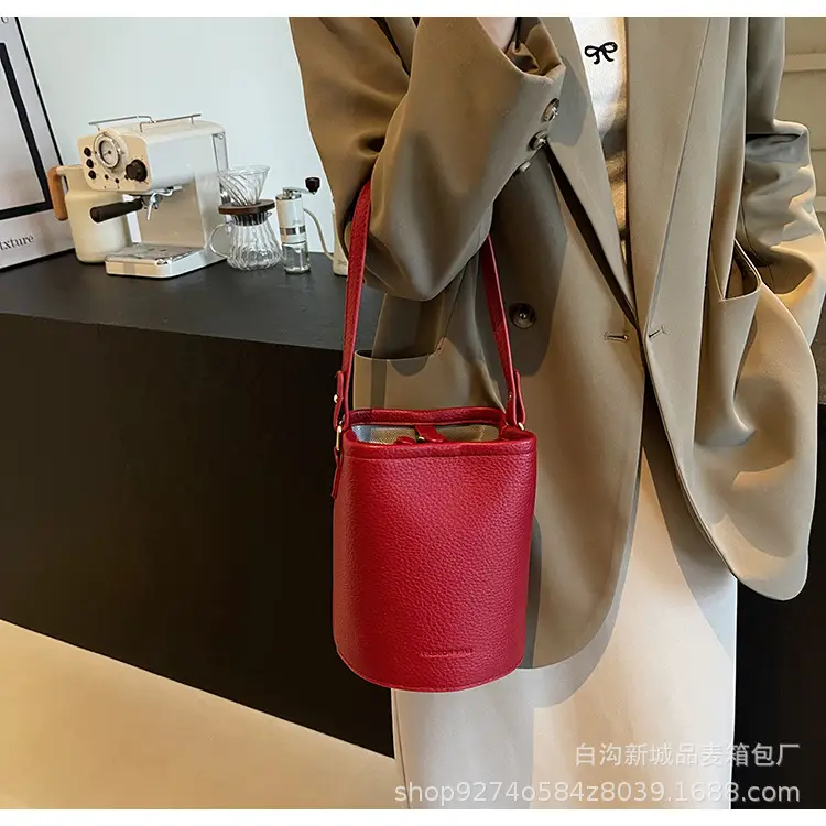Women's Brown Leather Crossbody Bag 2026 New Trendy Retro — feature 28