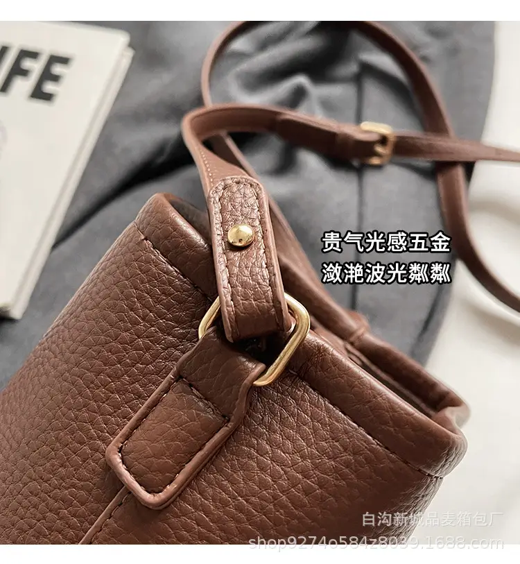Women's Brown Leather Crossbody Bag 2026 New Trendy Retro — feature 6