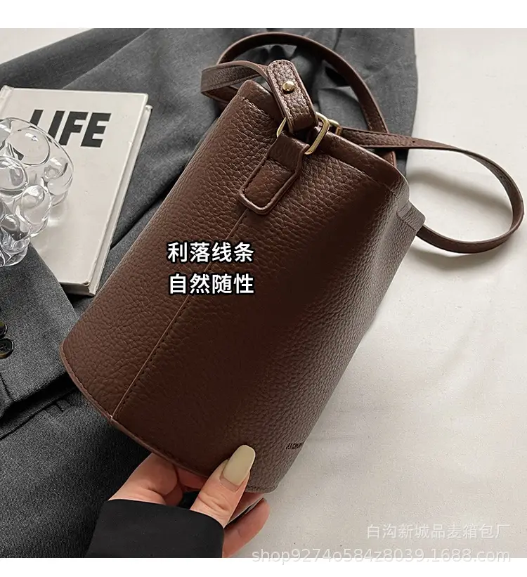 Women's Brown Leather Crossbody Bag 2026 New Trendy Retro — feature 7