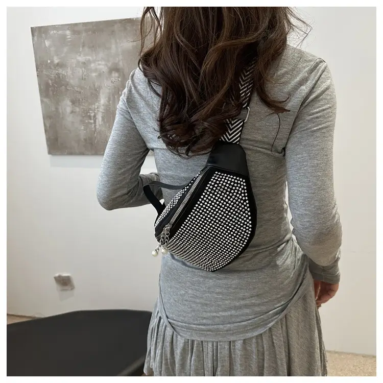 Women's Black White Checkered Crossbody Bag 2023 — feature 13