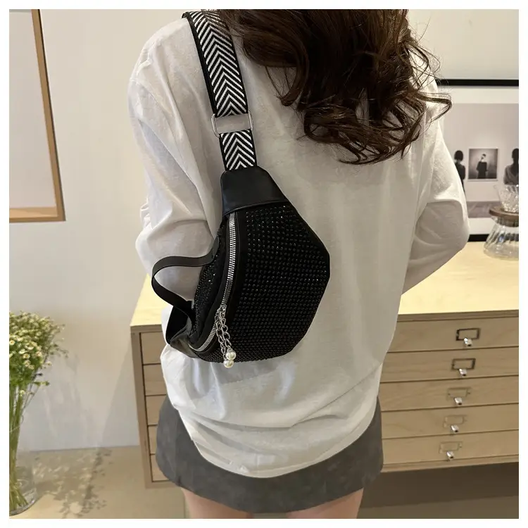 Women's Black White Checkered Crossbody Bag 2023 — feature 18