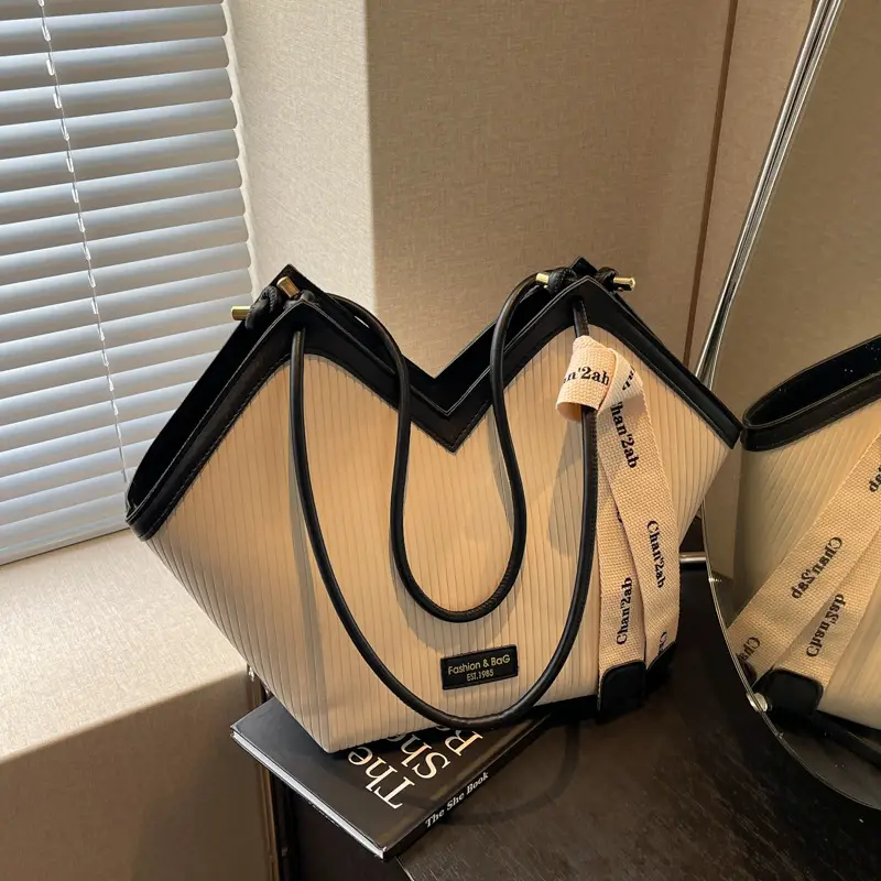 Women's Large Capacity Touche Tote Bag Beige Black - Image 5