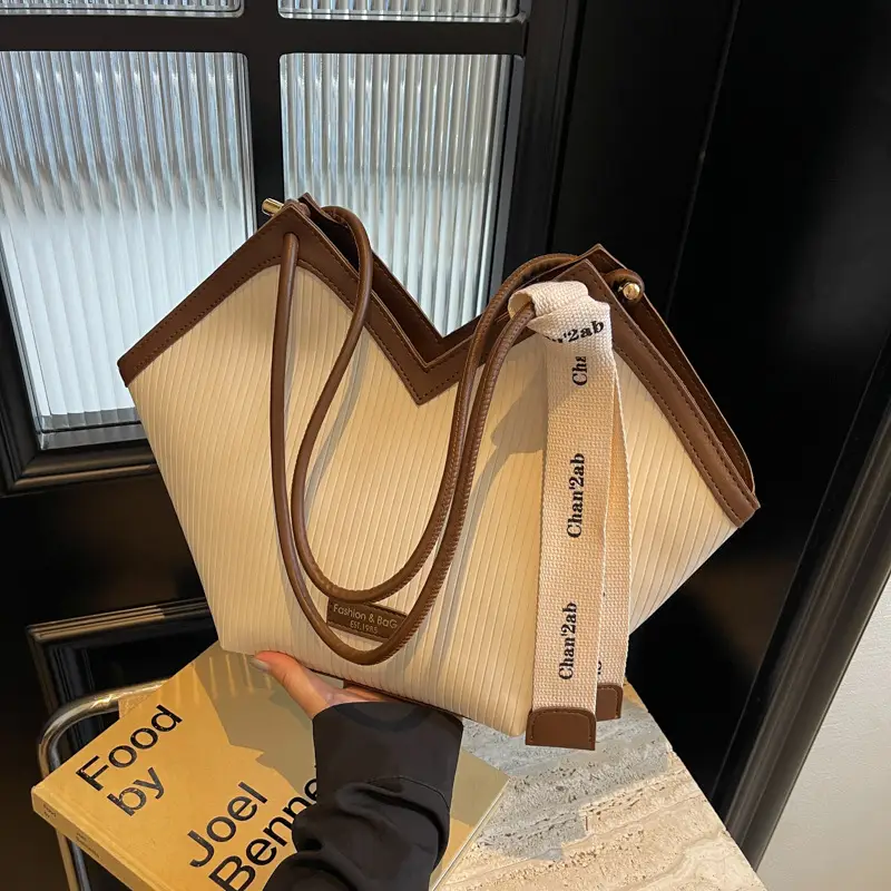 Women's Large Capacity Touche Tote Bag Beige Black - Image 8