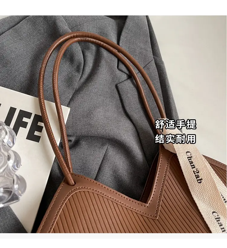 Women's Large Capacity Touche Tote Bag Beige Black — feature 4