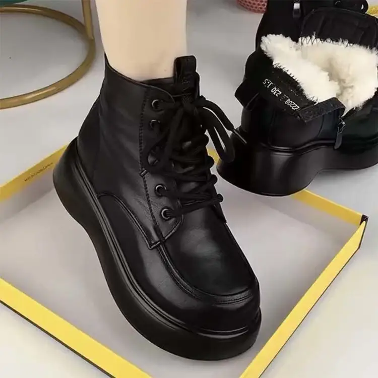 2024 Winter Women's Fleece-Lined Black Boots — feature 1
