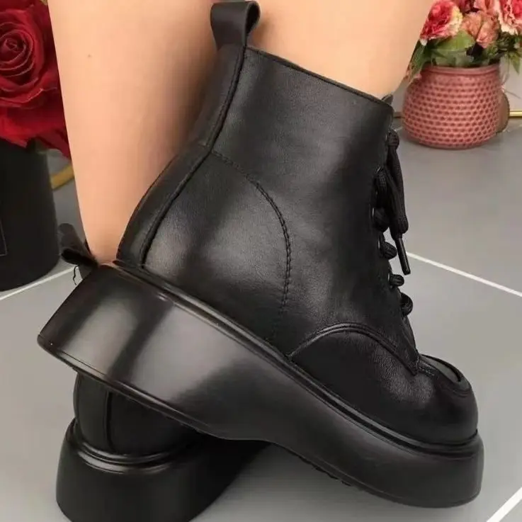 2024 Winter Women's Fleece-Lined Black Boots — feature 8