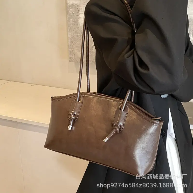 Elegant Black Retro Shoulder Bag for Women - Image 6