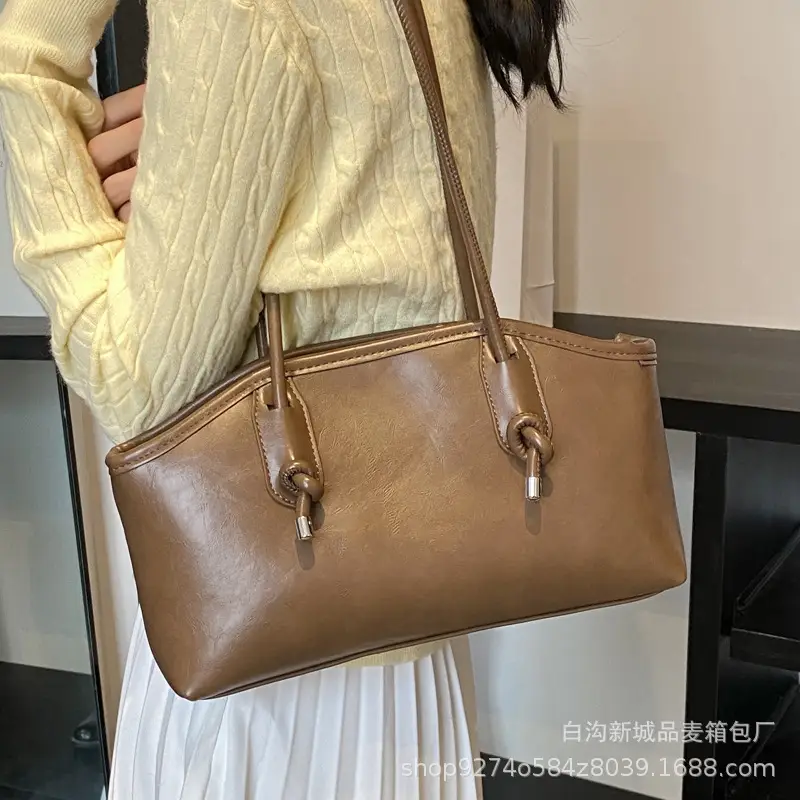 Elegant Black Retro Shoulder Bag for Women - Image 8