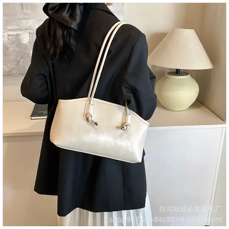 Elegant Black Retro Shoulder Bag for Women — feature 13