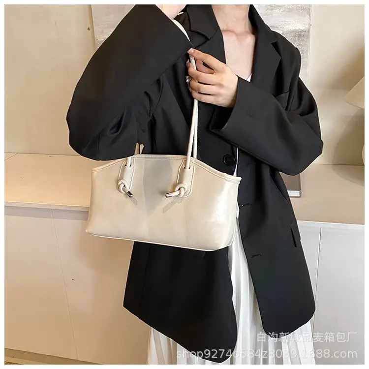 Elegant Black Retro Shoulder Bag for Women — feature 14