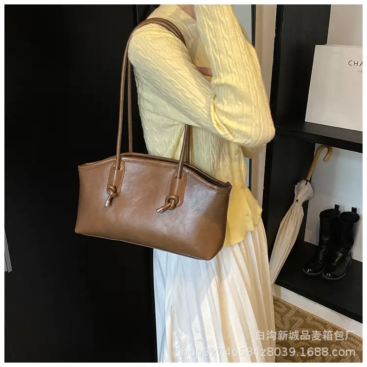 Elegant Black Retro Shoulder Bag for Women — feature 17