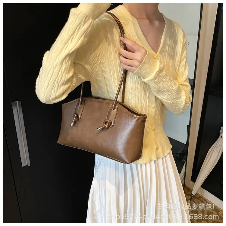 Elegant Black Retro Shoulder Bag for Women — feature 18