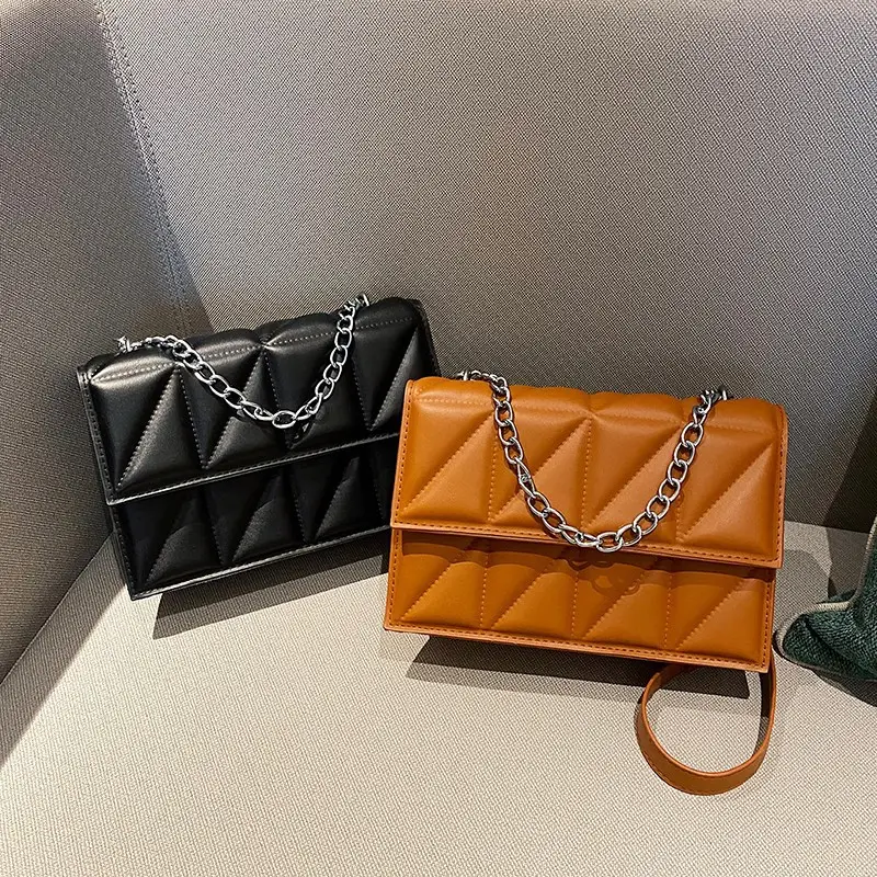 White Rhombic Chain Mini Crossbody Bag - Image 6