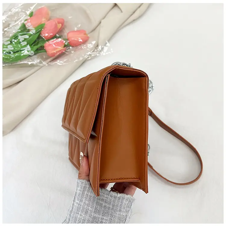 White Rhombic Chain Mini Crossbody Bag — feature 11