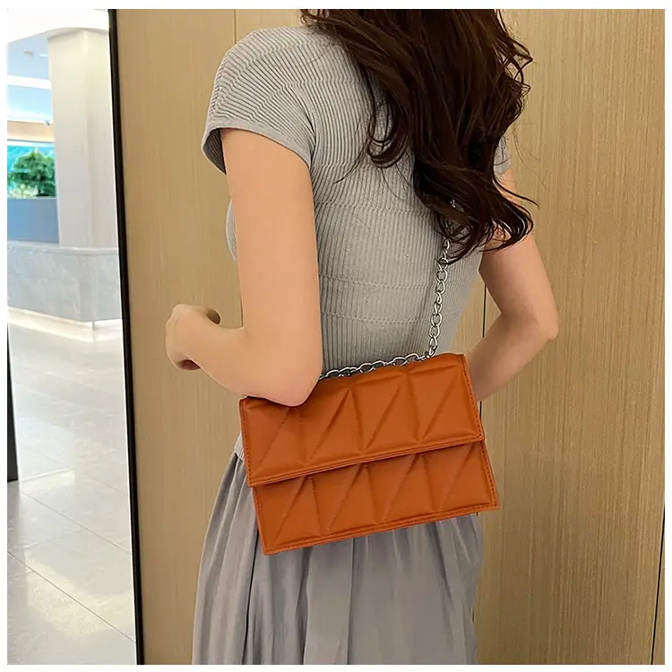 White Rhombic Chain Mini Crossbody Bag — feature 3