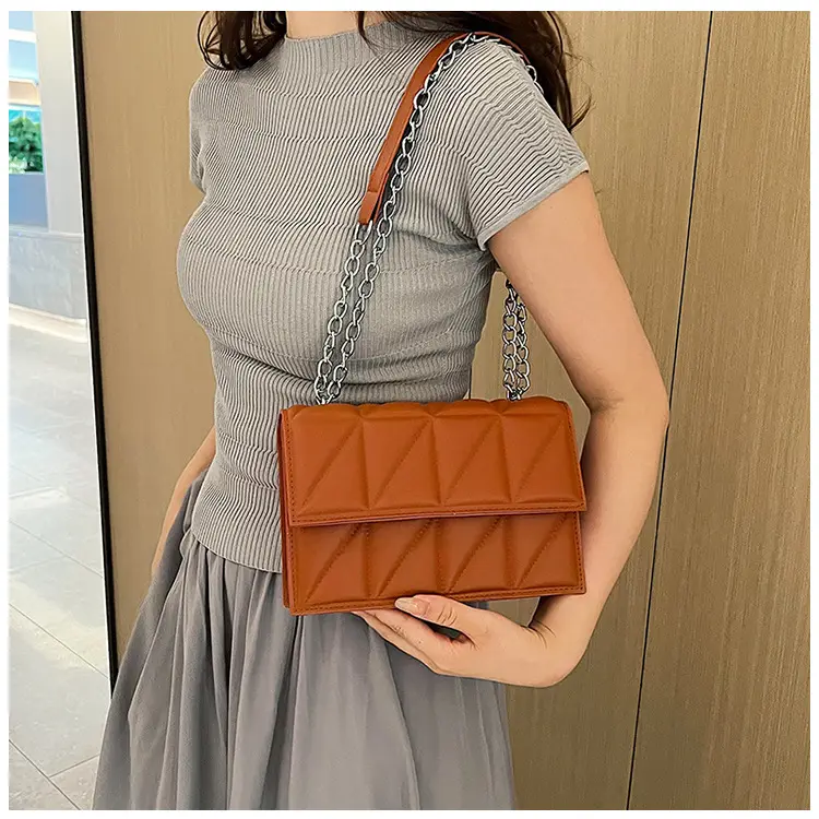 White Rhombic Chain Mini Crossbody Bag — feature 7