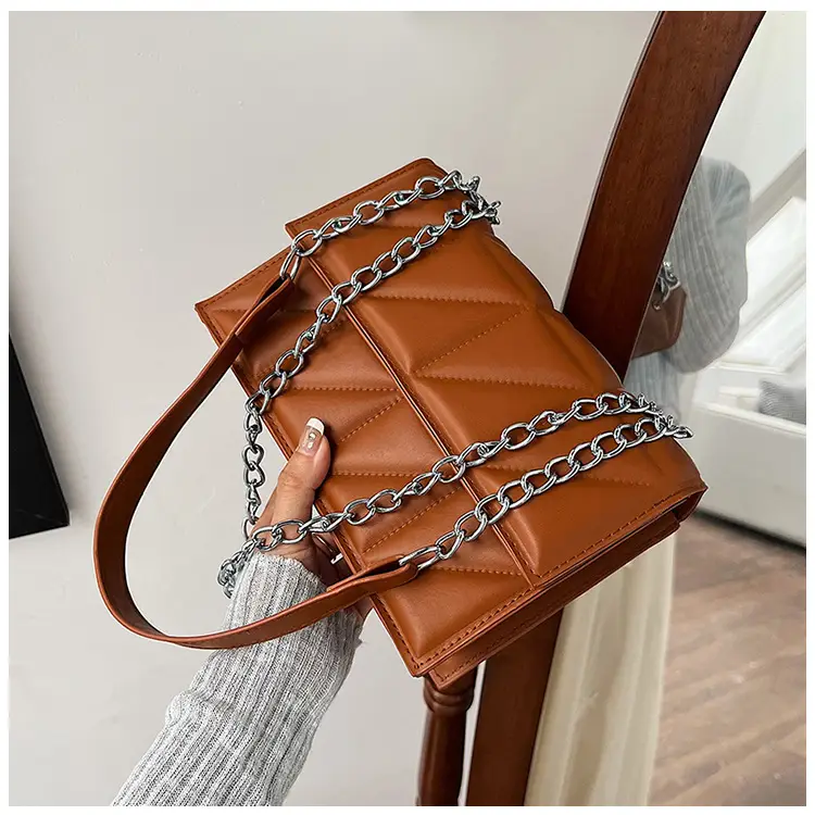 White Rhombic Chain Mini Crossbody Bag — feature 8