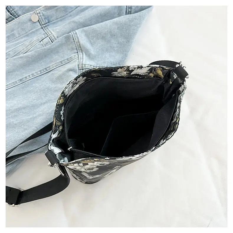 Skull Print Crossbody Bag for Women Large Capacity — feature 24