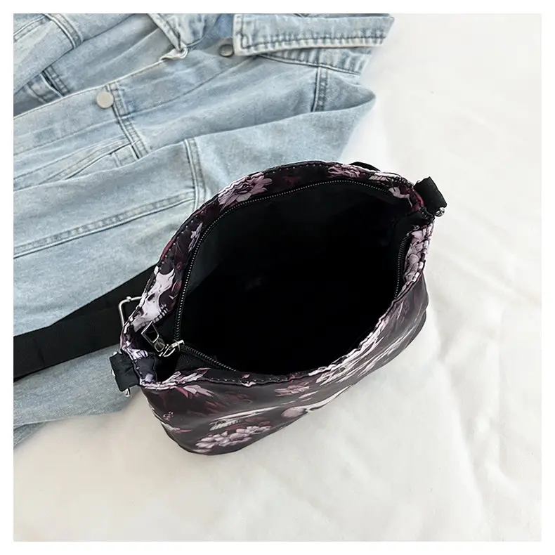 Skull Print Crossbody Bag for Women Large Capacity — feature 36