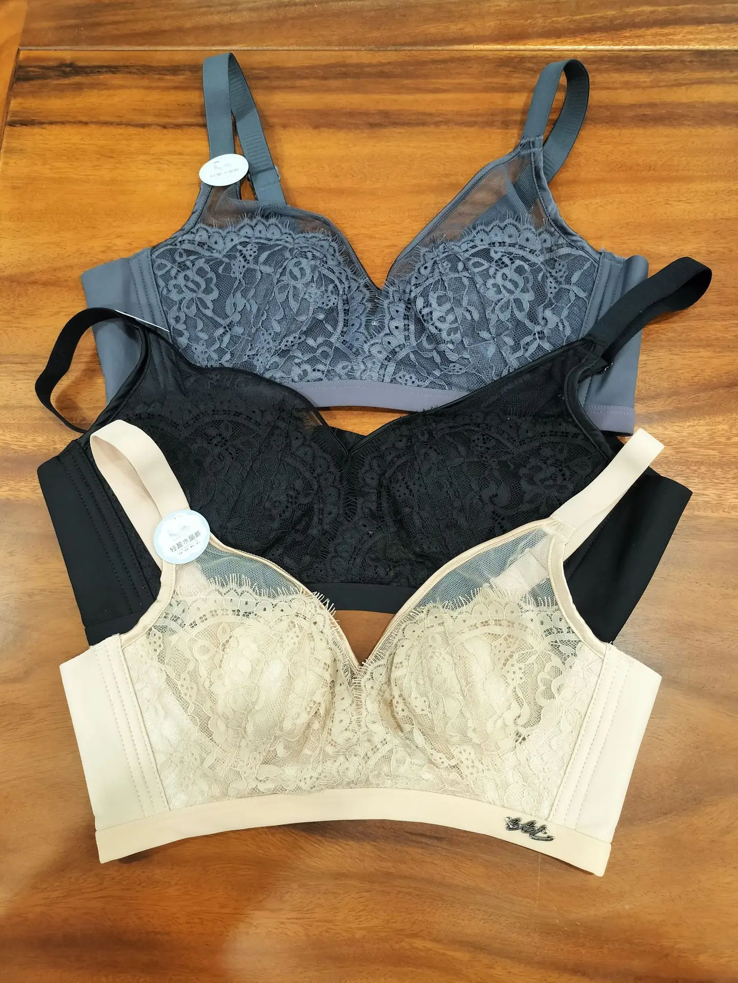 Wireless Lace Cup Bra for Large Busts — feature 30