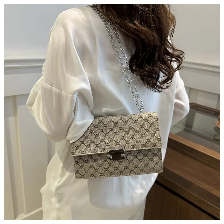 Retro GG Monogram Shoulder Bag for Women 2024 — feature 11