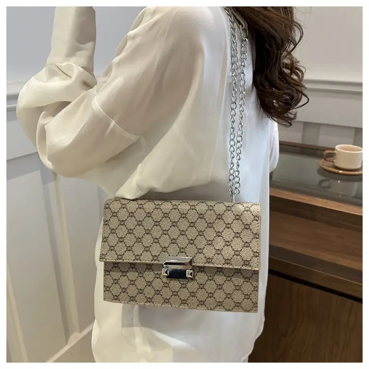 Retro GG Monogram Shoulder Bag for Women 2024 — feature 12