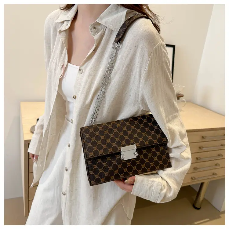 Retro GG Monogram Shoulder Bag for Women 2024 — feature 13