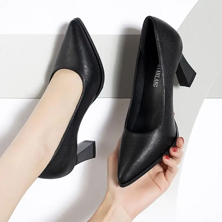 2024 New Comfortable High Heels Single Shoes Women's Middle Heel Non-slip Work Professional Work Shoes Black Leather Shoes Women's Soft Sole